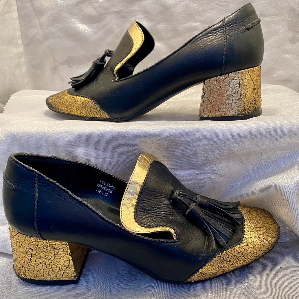 VALSE LA MAÎTRE Black and Gold Tassel Loafers